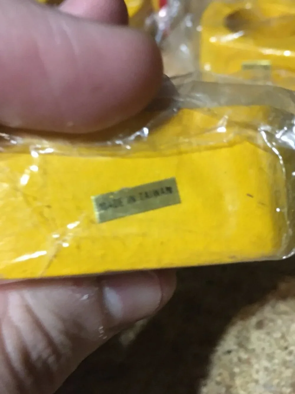 VINTAGE SET OF 6 NAPKIN RING HOLDERS MATCHING WOOD YELLOW DUCKS
